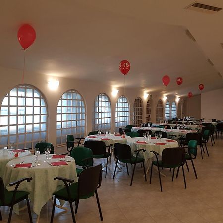 Hotel Cormoran Cattolica Bagian luar foto