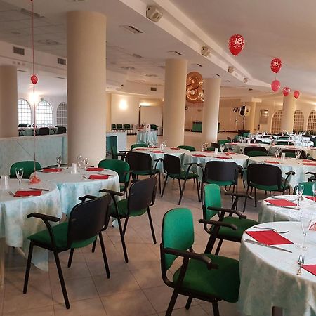 Hotel Cormoran Cattolica Bagian luar foto