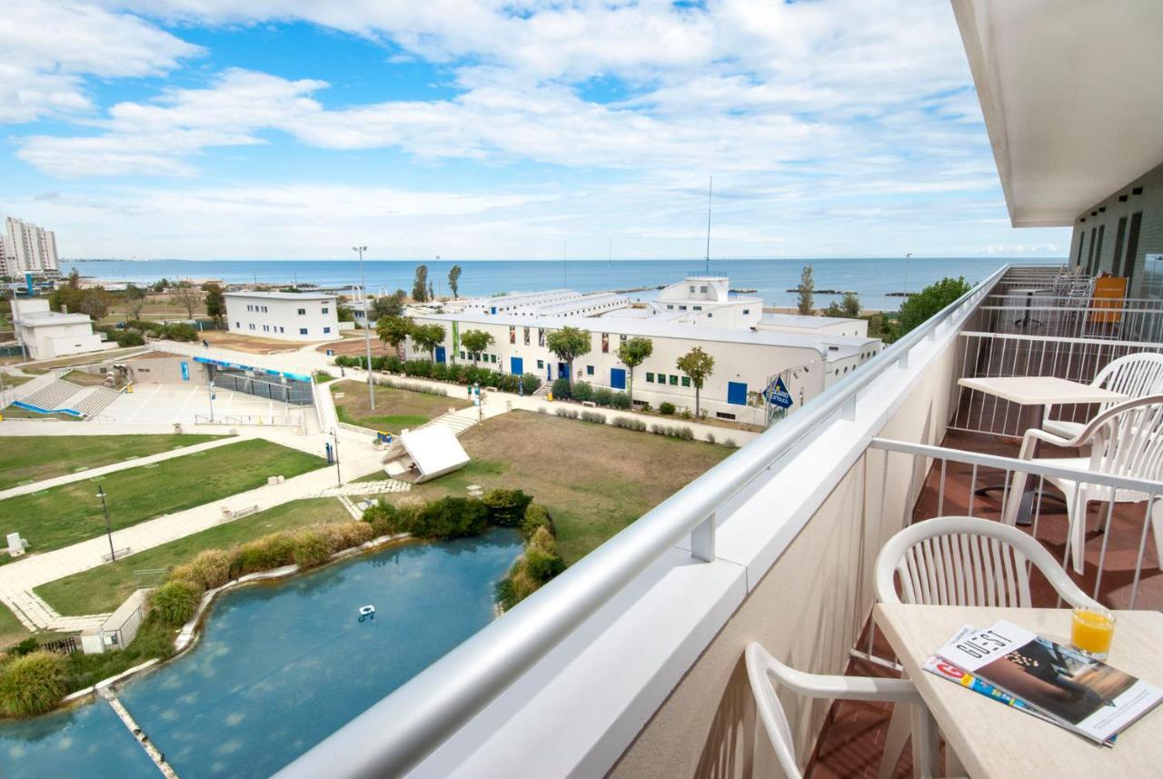 Hotel Cormoran Cattolica Bagian luar foto