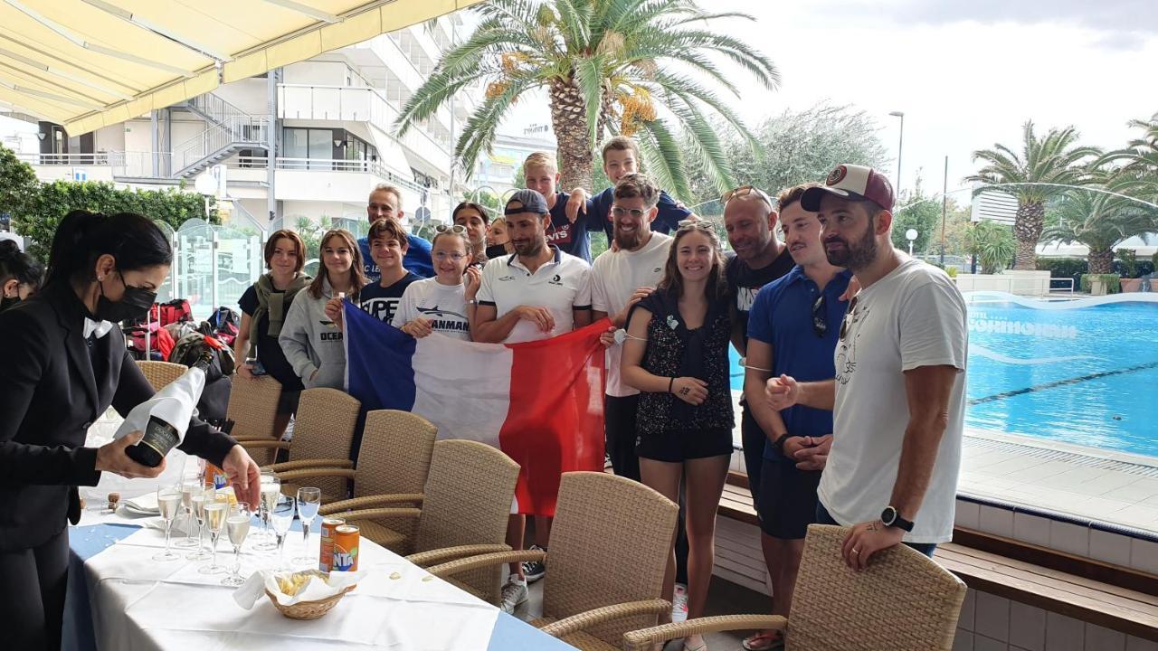 Hotel Cormoran Cattolica Bagian luar foto