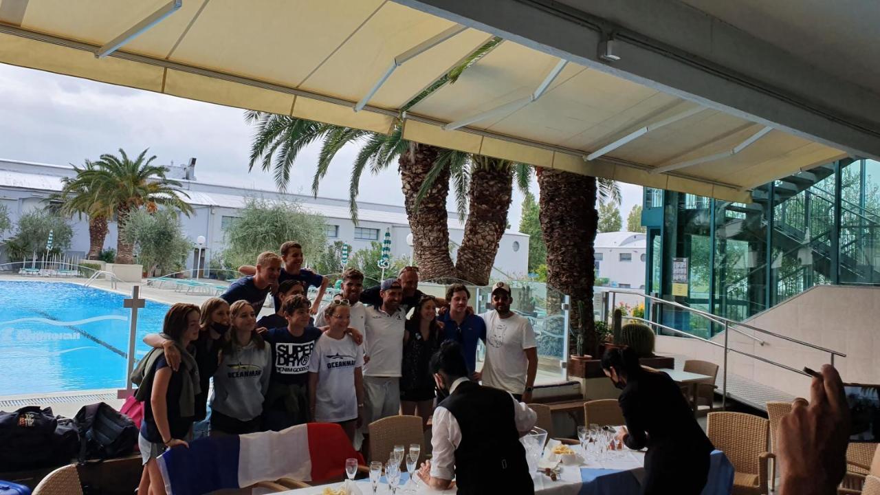 Hotel Cormoran Cattolica Bagian luar foto