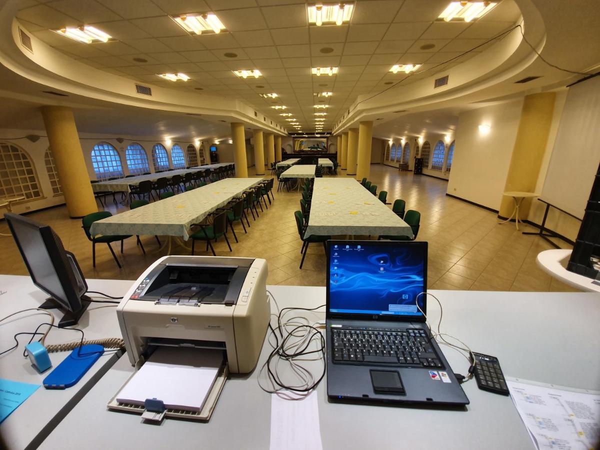 Hotel Cormoran Cattolica Bagian luar foto