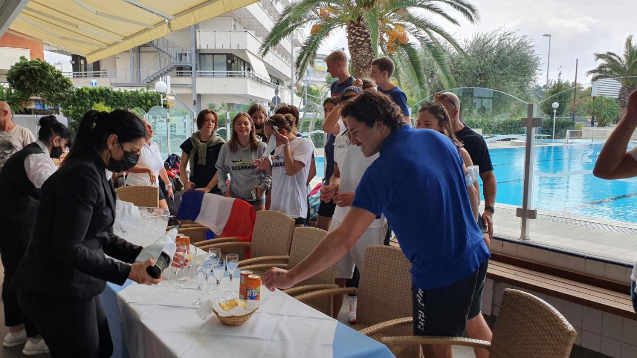 Hotel Cormoran Cattolica Bagian luar foto