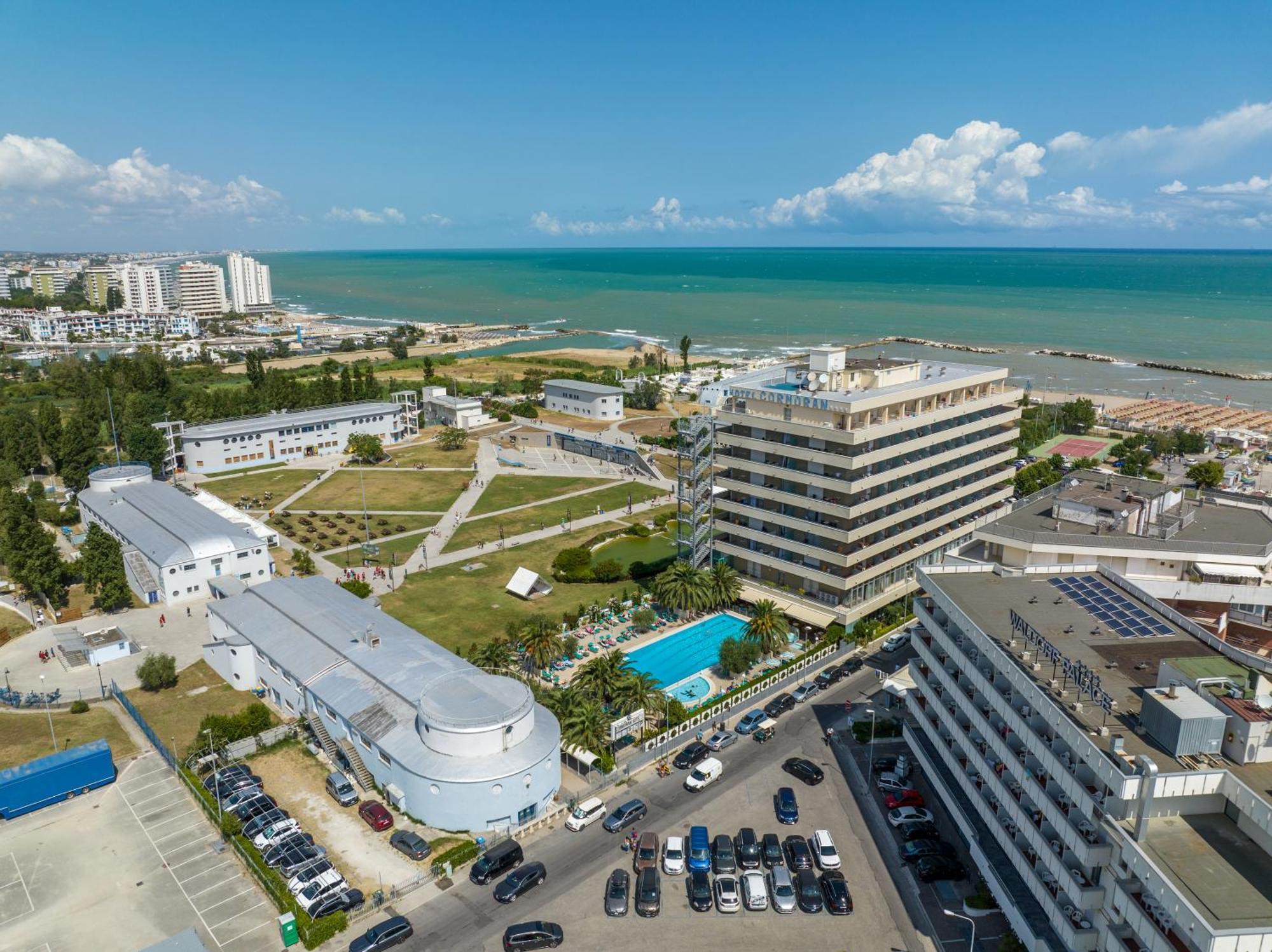 Hotel Cormoran Cattolica Bagian luar foto