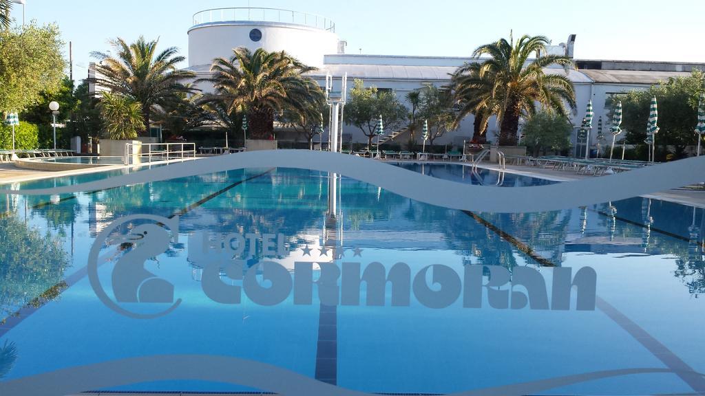 Hotel Cormoran Cattolica Bagian luar foto