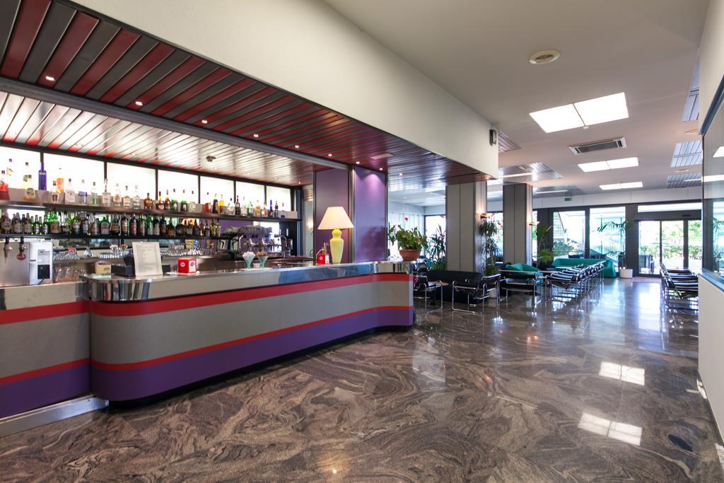 Hotel Cormoran Cattolica Bagian luar foto