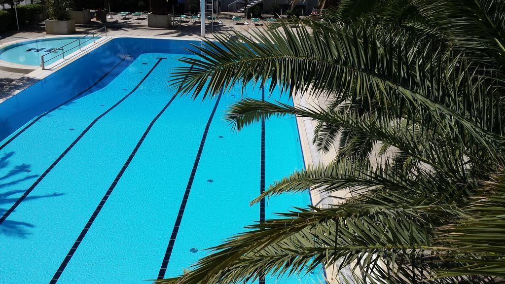 Hotel Cormoran Cattolica Bagian luar foto