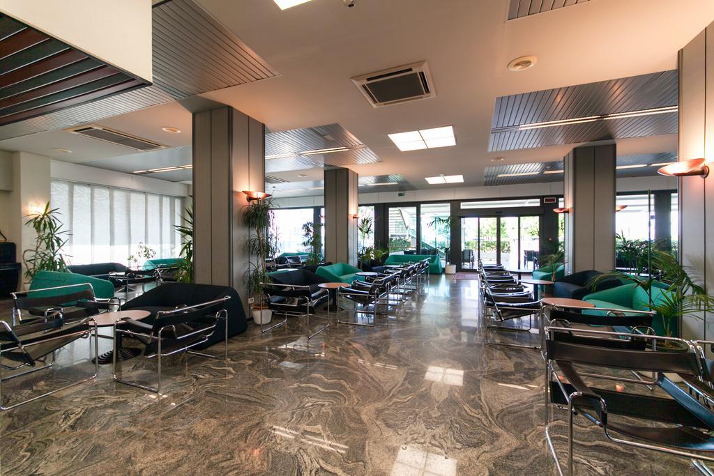 Hotel Cormoran Cattolica Bagian luar foto